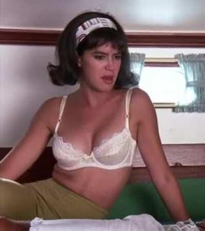 Phoebe Cates