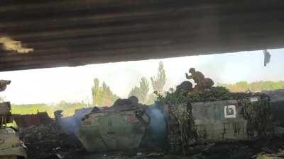 Ukrainian BMP-3 fires at 