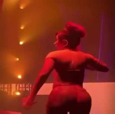 Shaking that massive ass