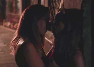 Seeing my childhood crushes from P&amp;amp;R and Community making out was crazy hot (Aubrey Plaza and Alison Brie).