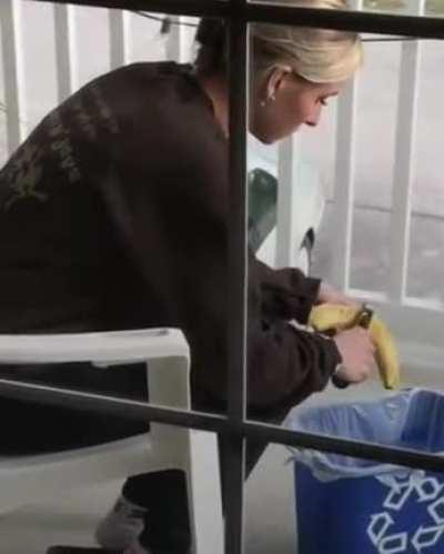 Peeling a Banana