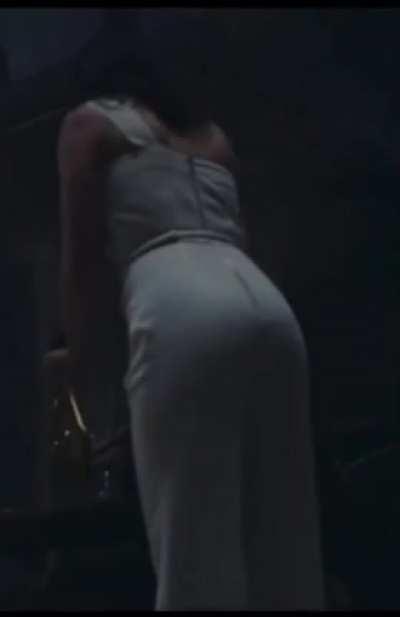 Gal Gadot’s tight little ass needs a hard pounding