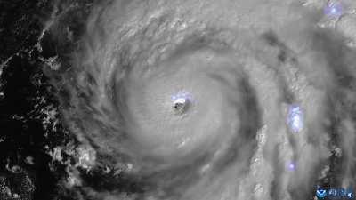 Spectacular Imagery of Hurricane Ian's Lightning-Packed Eye Wall