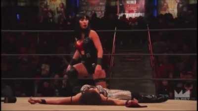 Catrina dominating Ivelisse