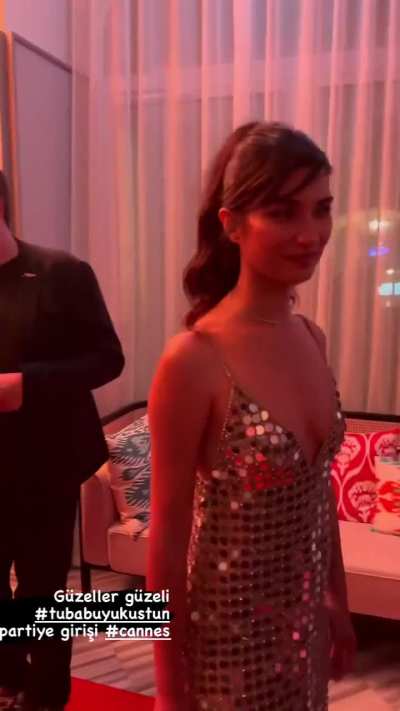 Tuba Büyüküstün Backstage