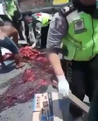 Video shows man get crushed by a truck, then shows the aftermath