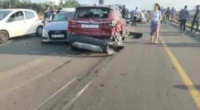 Car pile up by Gateway on N2