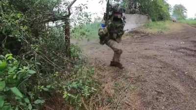 Ukrainian infantry and MaxxPro MRAPs engage Russian positions in Zaporizhzhia reigion.