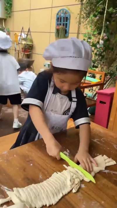 Chinese kids learning how to cook in schools. 