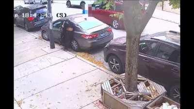 Chicago - 3 women beating a 61 year old Asian man with a pipe during Car Jacking