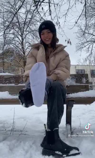 who would lick the snow off her feet?