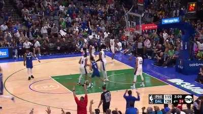 [Highlight] Kyrie hits a dagger as the Mavs set a franchise record with 25 made 3's!