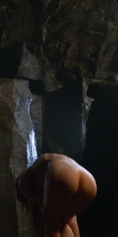 [Ass][Topless] Rose Leslie in 'Game of Thrones' (S03E05/2013)(25y.o.)