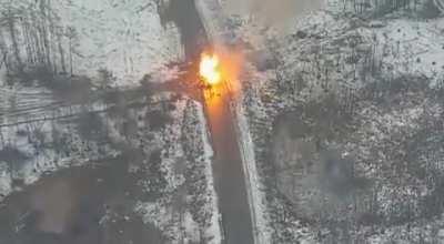 Drone footage of a Russian AFV getting hit by an Ukrainian anti-tank missile (reportedly a Javelin).