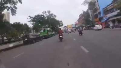 Vietnam police chasing robber in crowded streets