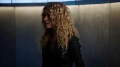 Mia Smoak-Queen going dark