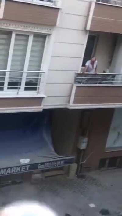 Throwing a pot of rice out from balcony doesn't end up well