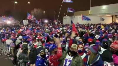 Bill's Mafia waiting for the AFC Champ to arrive back in Buffalo