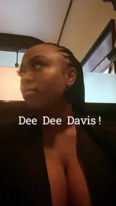 DEE DEE DAVIS ! 