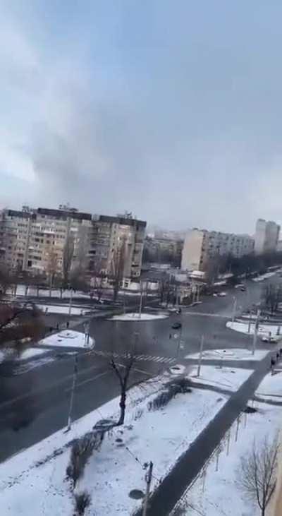 Artillery round impacts inner-city in Kharkiv, Ukraine