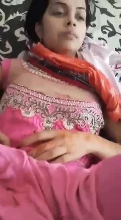 Desi Bhabhi Having an Affair.. Fcuked in Salwar by her Dhoodhwala.. 2Vids | Link in Comment