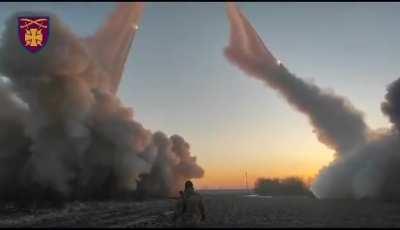 Intense barrage of 122mm Grad rockets being fired at Russian positions by the artillery division of the 115th Mechanized Brigade (Archive Footage, date not mentioned)