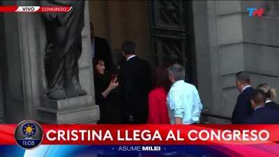 Entrada de cristina haciendole &quot;Fuck you&quot; a los votantes