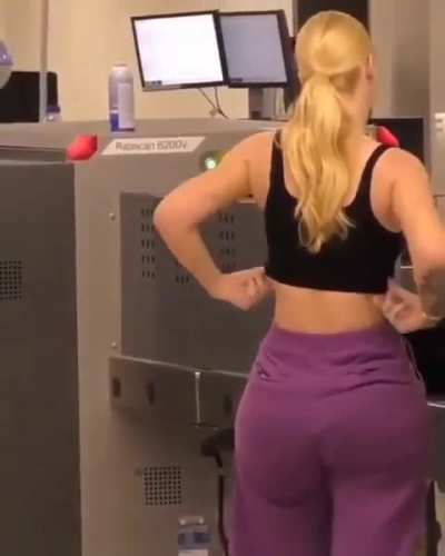 Iggy Azalea Candid Vid