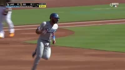Highlight] Austin Barnes lays down a safety squeeze, Enrique Hernandez is  called out at home, the call is challenged, and overturned for Gary Sanchez  blocking the plate. : r/baseball