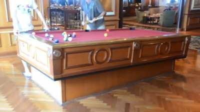 Gyroscopic self-levelling pool table on a cruise