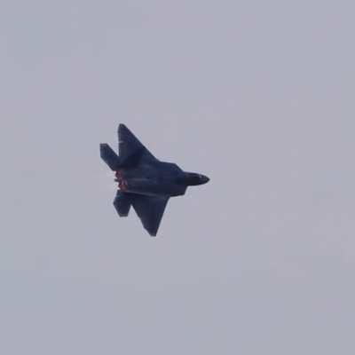 This looks like a video game, but it is actual footage of an F-22 doing a minimum radius turn followed by a Herbst Maneuver