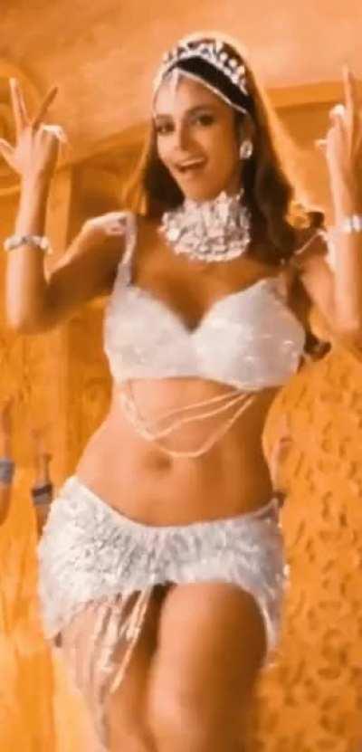 Mallika Sherawat was such a sexy cum buster 💦 everyone has faped to her during starting days 🤤