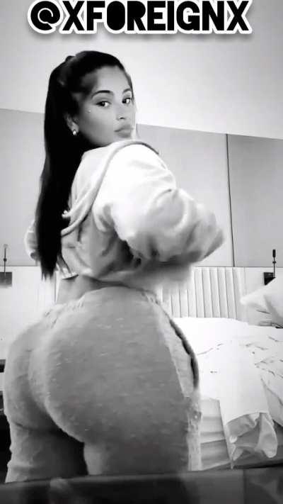 🍑🤳🏿🖤