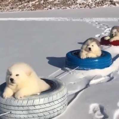 Smol clouds enjoying the ride