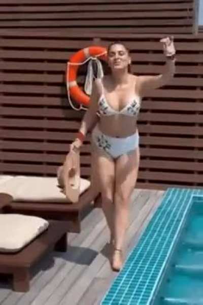 Shraddha Arya latest bikini video 