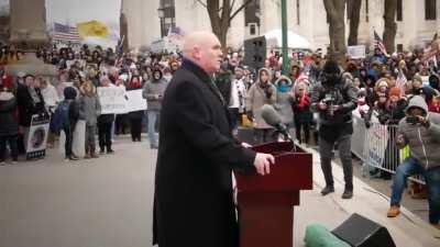 🇺🇸Thousands protest covid-tyranny in Albany, New York.