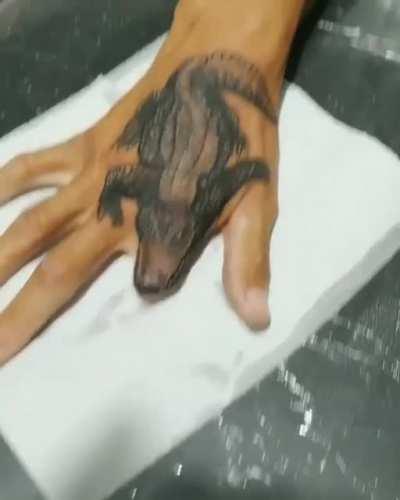 The wiggle of the gator tattoo on this hand.