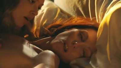 MILF Julianne Moore and Amanda Seyfried, Beautiful Scene of Passion - Chole (2010)