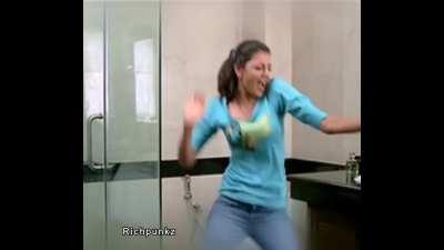 Kajal Agarwal rare seductive bathroom boobs dance vdo 🥵🥵 One of my most fap clip of kaju mummy 💪💦💦