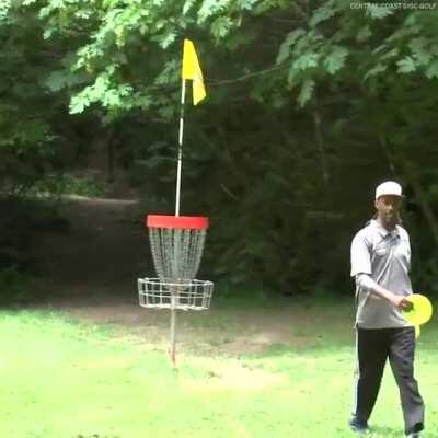 Philo Brathwaite nails epic 425 ft disc golf shot