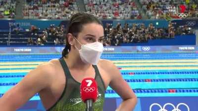Australian swimmer Kaylee McKeown celebrates her 100m backstroke gold medal in true Aussie style