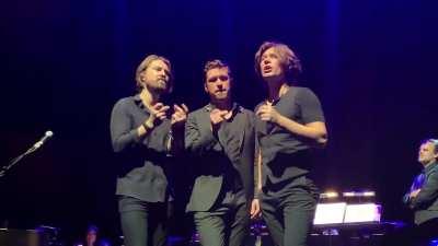 Hanson perform 