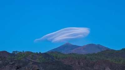 I love lenticular clouds!