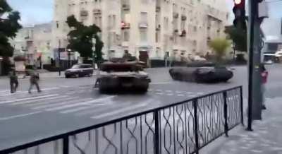 The Wagner PMC has now mutinied en masse. Tanks have surrounded the Defence Ministry building in Rostov-on-Don