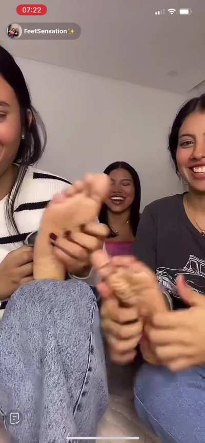 Tickling soles live - Teen feet