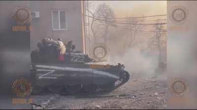 Chechens fighting in Mariupol, raising flag on what they claim is the city administration building