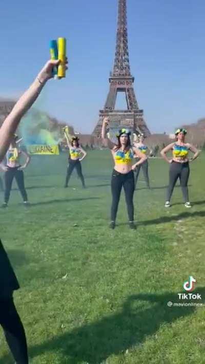 Feminists in France doing their part in support of Ukraine 😂