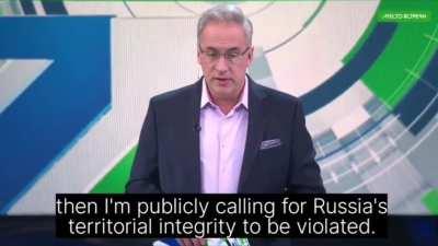 A propagandist for Russian state television explains why he refuses to comment on the withdrawal from Kherson because he fears imprisonment under Russian criminal law no matter what he says.