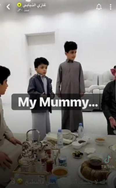 Saudi kid tries to throw away dad's guest