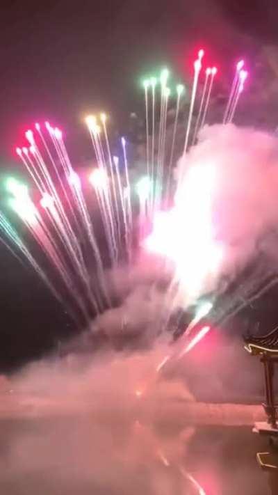 Peacock tail fireworks